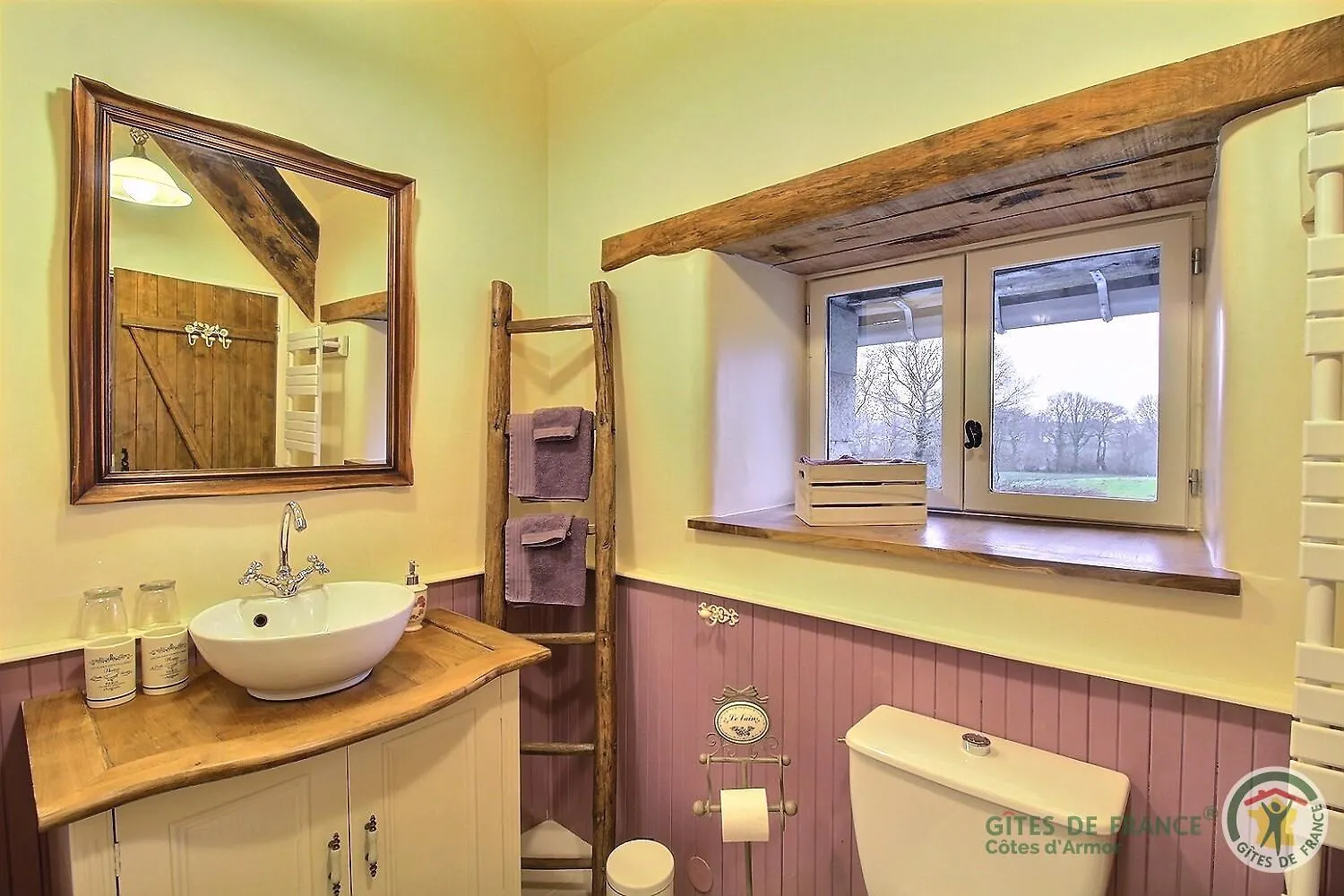 Le Parfum Des Fleurs Bed and Breakfast Plussulien 0*,  Frankrike