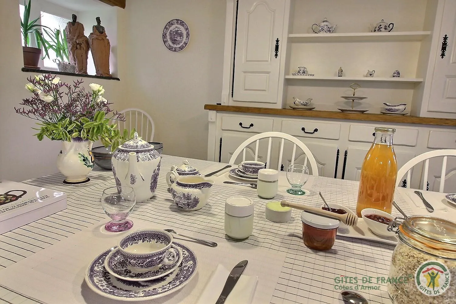 Le Parfum Des Fleurs Bed and Breakfast Plussulien